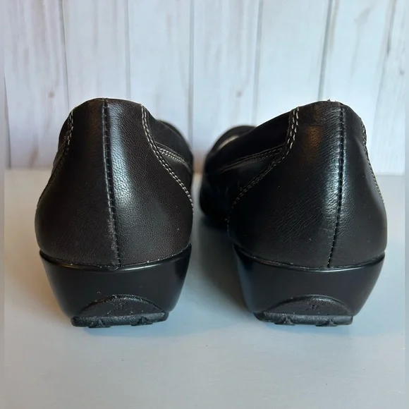 Naturalizer Slip-On Brown Comfort Loafers - Picture 5 of 10